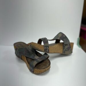 Stylish Camouflage Wedge Sandals